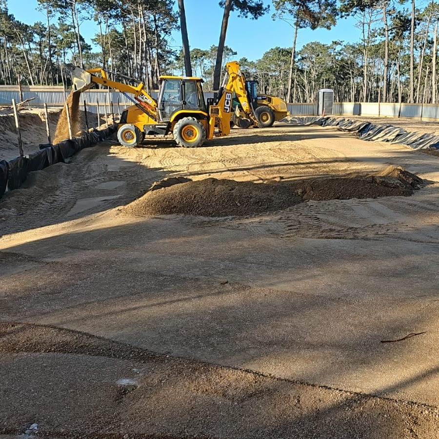 Excavación para vivienda en Punta del Este - Movimiento de suelos profesional